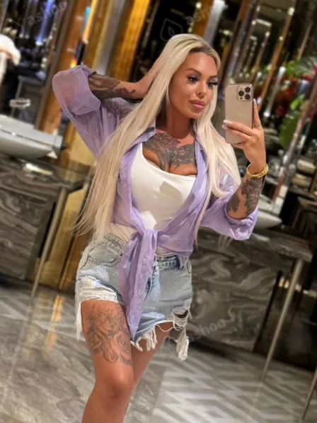 Nicole E-class, 32