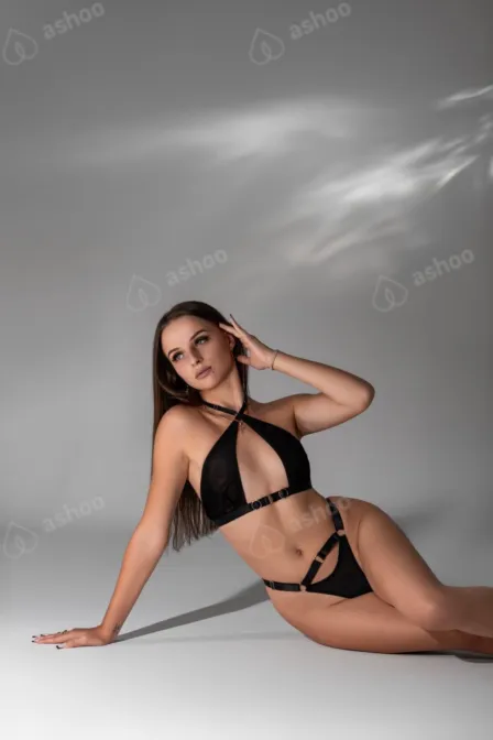 Angelika, 21
